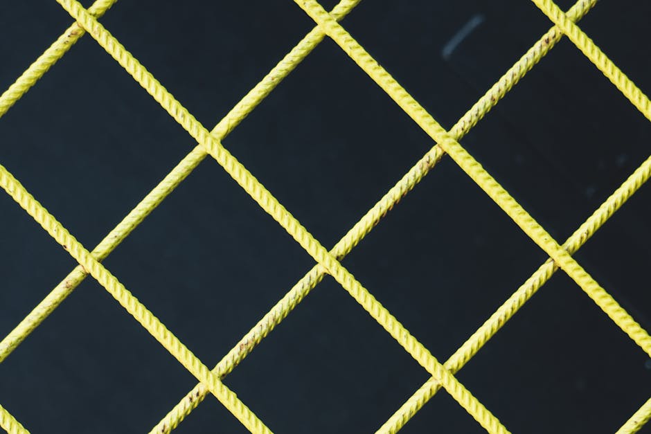 8 : img_6 - Yellow rope net representing a safety net